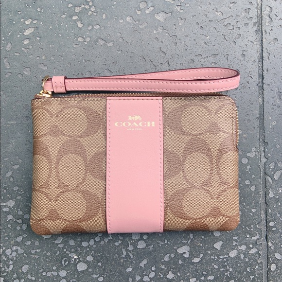 Corner Zip Wristlet in signature canvas - Picture 3 of 9